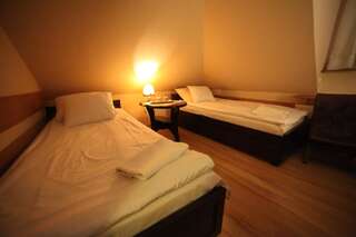Проживание в семье Mansarda Noclegi Вжесня Двухместный номер с 2 отдельными кроватями и ванной комнатой-4