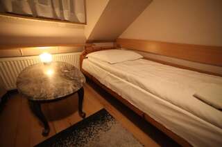 Проживание в семье Mansarda Noclegi Вжесня Двухместный номер с 2 отдельными кроватями и ванной комнатой-8